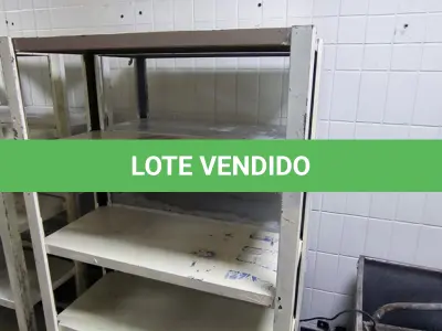 LOTE 007 - 02 ESTANTES DE CINCO PRATELEIRAS DE FERRO (NO ESTADO, NÃO SABEMOS SE FUNCIONA. LEILÃO NÃO TEM GARANTIA E NEM DEVOLUÇÃO).