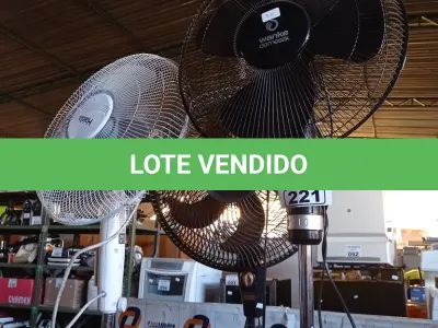 LOTE 221 - 03 VENTILADORES DE COLUNA MARCAS E MODELOS DIVERSOS. (NO ESTADO, LEILÃO NÃO TEM GARANTIA E NEM DEVOLUÇÃO, SUJEITO A POSSÍVEIS AVARIAS VISÍVEIS/OCULTAS E/OU AUSÊNCIA DE COMPONENTES).