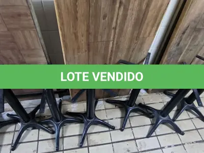 LOTE 008 - 07 PÉS DE MESA DE FERRO E 5 TAMPOS DE MADEIRA 140X70. (NO ESTADO, NÃO SABEMOS SE FUNCIONA. LEILÃO NÃO TEM GARANTIA E NEM DEVOLUÇÃO).