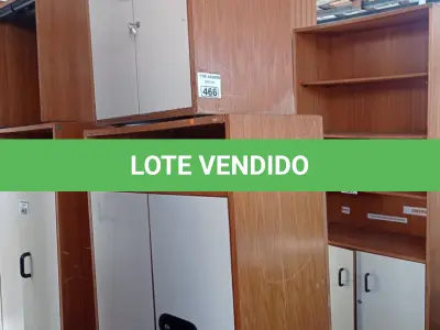 LOTE 466 - 01 ARMÁRIO ALTO E 01 BAIXO EM MADEIRA COM 02 PORTAS. (NO ESTADO, LEILÃO NÃO TEM GARANTIA E NEM DEVOLUÇÃO, SUJEITO A POSSÍVEIS AVARIAS VISÍVEIS/OCULTAS E/OU AUSÊNCIA DE COMPONENTES).