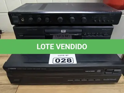 LOTE 028 - 01 DISPLAYER PARA 5, 01 AMPLIFICADOR DE SOM UNIC SM 800. (NO ESTADO, NÃO SABEMOS SE FUNCIONA. LEILÃO NÃO TEM GARANTIA E NEM DEVOLUÇÃO). 