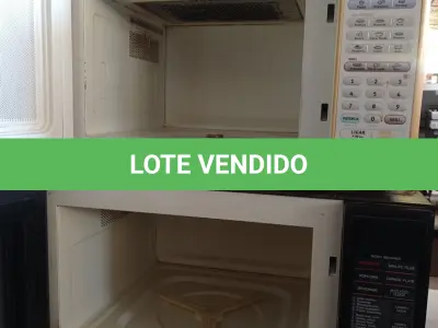 LOTE 334 - 02 MICRO-ONDAS MARCAS E MODELOS DIVERSOS COM AVARIAS. (NO ESTADO, LEILÃO NÃO TEM GARANTIA E NEM DEVOLUÇÃO, SUJEITO A POSSÍVEIS AVARIAS VISÍVEIS/OCULTAS E/OU AUSÊNCIA DE COMPONENTES).