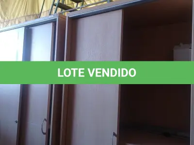 LOTE 421 - 02 ARMÁRIOS EM MADEIRA COM PORTAS DE CORRER. (NO ESTADO, LEILÃO NÃO TEM GARANTIA E NEM DEVOLUÇÃO, SUJEITO A POSSÍVEIS AVARIAS VISÍVEIS/OCULTAS E/OU AUSÊNCIA DE COMPONENTES).