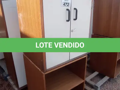 LOTE 472 - 02 ARMÁRIOS BAIXOS EM MADEIRA COM AVARIAS. (NO ESTADO, LEILÃO NÃO TEM GARANTIA E NEM DEVOLUÇÃO, SUJEITO A POSSÍVEIS AVARIAS VISÍVEIS/OCULTAS E/OU AUSÊNCIA DE COMPONENTES).
