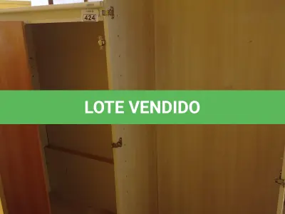 LOTE 424 - 03 ARMÁRIOS EM MADEIRA SENDO 02 COM AVARIAS. (NO ESTADO, LEILÃO NÃO TEM GARANTIA E NEM DEVOLUÇÃO, SUJEITO A POSSÍVEIS AVARIAS VISÍVEIS/OCULTAS E/OU AUSÊNCIA DE COMPONENTES).