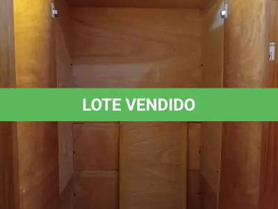LOTE 430 - 01 ARMÁRIO EM MADEIRA COM 02 PORTAS E 03 PRATELEIRAS. (NO ESTADO, LEILÃO NÃO TEM GARANTIA E NEM DEVOLUÇÃO, SUJEITO A POSSÍVEIS AVARIAS VISÍVEIS/OCULTAS E/OU AUSÊNCIA DE COMPONENTES).