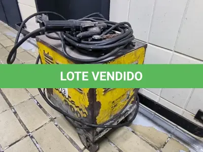 LOTE 013 - MÁQUINA DE SOLDA(NO ESTADO, NÃO SABEMOS SE FUNCIONA. LEILÃO NÃO TEM GARANTIA E NEM DEVOLUÇÃO).