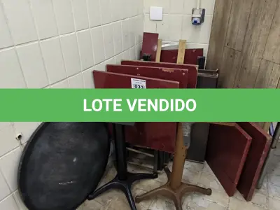 LOTE 033 - MESAS DE MADEIRA DIVERSAS, TAMPO DE MÁRMORE E 02 PÉS DE FERRO. (NO ESTADO, NÃO SABEMOS SE FUNCIONA. LEILÃO NÃO TEM GARANTIA E NEM DEVOLUÇÃO).