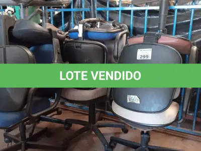 LOTE 299 - 01 LOTE COM VÁRIAS CADEIRAS DE ESCRITÓRIO COM BASE GIRATÓRIA. (NO ESTADO, LEILÃO NÃO TEM GARANTIA E NEM DEVOLUÇÃO, SUJEITO A POSSÍVEIS AVARIAS VISÍVEIS/OCULTAS E/OU AUSÊNCIA DE COMPONENTES).