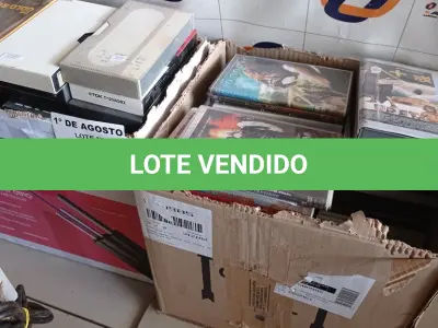 LOTE 262 - 01 LOTE COM GRANDE QUANTIDADE DE FITAS VHS E DVD’S DE TÍTULOS DIVERSOS. (NO ESTADO, LEILÃO NÃO TEM GARANTIA E NEM DEVOLUÇÃO, SUJEITO A POSSÍVEIS AVARIAS VISÍVEIS/OCULTAS E/OU AUSÊNCIA DE COMPONENTES).