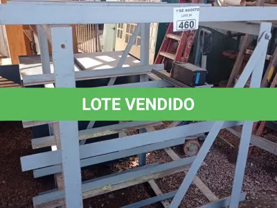 LOTE 460 - 01 PRATELEIRA FEITA COM CANTONEIRAS DE FERRO. (NO ESTADO, LEILÃO NÃO TEM GARANTIA E NEM DEVOLUÇÃO, SUJEITO A POSSÍVEIS AVARIAS VISÍVEIS/OCULTAS E/OU AUSÊNCIA DE COMPONENTES).