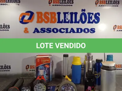 LOTE 193 - 01 LOTE COM VÁRIAS GARRAFAS E LANTERNAS MARCAS E MODELOS DIVERSOS. (NO ESTADO, LEILÃO NÃO TEM GARANTIA E NEM DEVOLUÇÃO, SUJEITO A POSSÍVEIS AVARIAS VISÍVEIS/OCULTAS E/OU AUSÊNCIA DE COMPONENTES).