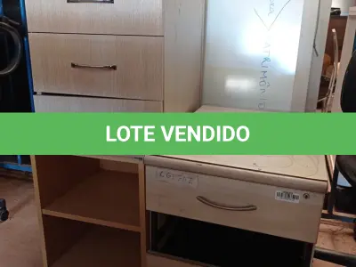LOTE 298 - 02 GAVETEIROS, 01 MESINHA E 03 QUADROS DE AVISO. (NO ESTADO, LEILÃO NÃO TEM GARANTIA E NEM DEVOLUÇÃO, SUJEITO A POSSÍVEIS AVARIAS VISÍVEIS/OCULTAS E/OU AUSÊNCIA DE COMPONENTES).
