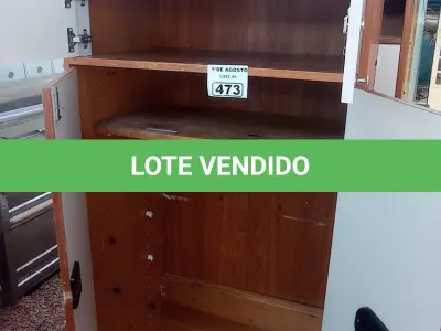 LOTE 473 - 01 ARMÁRIO EM MADEIRA COM 02 PORTAS E 04 PRATELEIRAS. (NO ESTADO, LEILÃO NÃO TEM GARANTIA E NEM DEVOLUÇÃO, SUJEITO A POSSÍVEIS AVARIAS VISÍVEIS/OCULTAS E/OU AUSÊNCIA DE COMPONENTES).