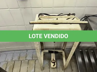 LOTE 056 -  SELADORA DE PÉ. (NO ESTADO, NÃO SABEMOS SE FUNCIONA. LEILÃO NÃO TEM GARANTIA E NEM DEVOLUÇÃO).