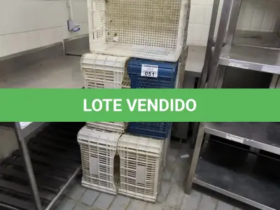 LOTE 051 - CAIXAS TIPO CEASA DIVERSAS. (NO ESTADO, NÃO SABEMOS SE FUNCIONA. LEILÃO NÃO TEM GARANTIA E NEM DEVOLUÇÃO).