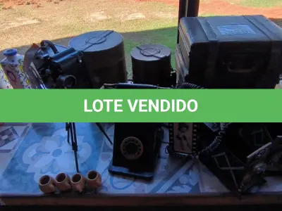 LOTE 239 - OBJETOS DECORATIVOS DE FERRO E PAPELMARCHE, (NO ESTADO, NÃO SABEMOS SE FUNCIONA. LEILÃO NÃO TEM GARANTIA E NEM DEVOLUÇÃO). 