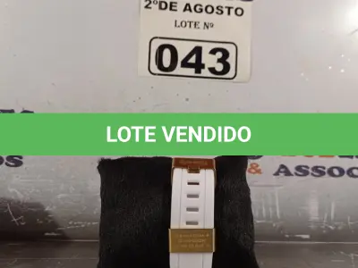 LOTE 043 - 01 RELÓGIO DE PULSO BRANCO/DOURADO. (NOVO) (NO ESTADO) ATENÇÃO! FAZER A VISITAÇÃO ANTES DE ARREMATAR, NÃO SABEMOS SE FUNCIONA. LEILÃO NÃO TEM GARANTIA E NEM DEVOLUÇÃO, SUJEITO A POSSÍVEIS AVARIAS VISÍVEIS/OCULTAS E/OU AUSÊNCIA DE COMPONENTES.