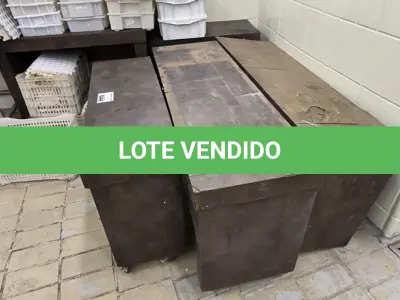 LOTE 044 - 05 MOVEIS DE BALCÃO EM MADEIRA P/ BUFFET. (NO ESTADO, NÃO SABEMOS SE FUNCIONA. LEILÃO NÃO TEM GARANTIA E NEM DEVOLUÇÃO).