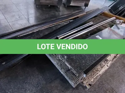 LOTE 150 - PLACAS CIMENTÍCIAS, PEDRAS DE GRANITO E PORTA TAÇAS EM MADEIRA. (NO ESTADO, NÃO SABEMOS SE FUNCIONA. LEILÃO NÃO TEM GARANTIA E NEM DEVOLUÇÃO).