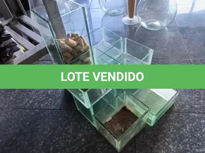 LOTE 293 - VIDROS QUADRADOS. (NO ESTADO, NÃO SABEMOS SE FUNCIONA. LEILÃO NÃO TEM GARANTIA E NEM DEVOLUÇÃO).