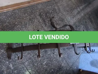LOTE 228 - PANELEIRO RÚSTICO DE FERRO. (NO ESTADO, NÃO SABEMOS SE FUNCIONA. LEILÃO NÃO TEM GARANTIA E NEM DEVOLUÇÃO).