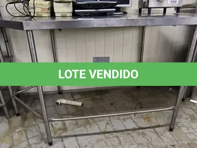 LOTE 098 - MESA DE INOX EM HEXÁGONO. (NO ESTADO, NÃO SABEMOS SE FUNCIONA. LEILÃO NÃO TEM GARANTIA E NEM DEVOLUÇÃO).