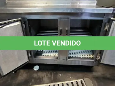 LOTE 122 - BALCÃO REFRIGERADO DUAS PORTAS C/ CONDIMENTADORA. (NO ESTADO, NÃO SABEMOS SE FUNCIONA. LEILÃO NÃO TEM GARANTIA E NEM DEVOLUÇÃO).