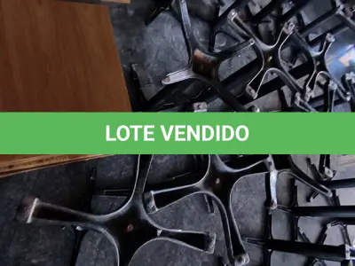 LOTE 191 - 12 MESAS DE MADEIRA 70 X70 PÉ DE FERRO E TAMPO EM MADEIRA. (NO ESTADO, NÃO SABEMOS SE FUNCIONA. LEILÃO NÃO TEM GARANTIA E NEM DEVOLUÇÃO).