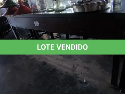 LOTE 173 - BALCÃO DE RODAS INOX E MADEIRA. (NO ESTADO, NÃO SABEMOS SE FUNCIONA. LEILÃO NÃO TEM GARANTIA E NEM DEVOLUÇÃO).