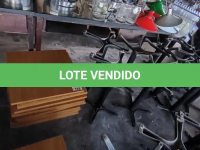 LOTE 192 - 12 MESAS DE MADEIRA 70 X70 PÉ DE FERRO E TAMPO EM MADEIRA. (NO ESTADO, NÃO SABEMOS SE FUNCIONA. LEILÃO NÃO TEM GARANTIA E NEM DEVOLUÇÃO).
