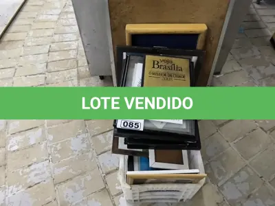 LOTE 085 - QUADROS DIVERSOS. (NO ESTADO, NÃO SABEMOS SE FUNCIONA. LEILÃO NÃO TEM GARANTIA E NEM DEVOLUÇÃO).