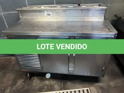 LOTE 122 - BALCÃO REFRIGERADO DUAS PORTAS C/ CONDIMENTADORA. (NO ESTADO, NÃO SABEMOS SE FUNCIONA. LEILÃO NÃO TEM GARANTIA E NEM DEVOLUÇÃO).