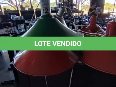 LOTE 221 - 06 LUMINÁRIAS CHAPÉU. (NO ESTADO, NÃO SABEMOS SE FUNCIONA. LEILÃO NÃO TEM GARANTIA E NEM DEVOLUÇÃO).