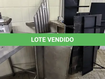 LOTE 101 - PRATELEIRAS DE INOX DIVERSOS TAMANHO. (NO ESTADO, NÃO SABEMOS SE FUNCIONA. LEILÃO NÃO TEM GARANTIA E NEM DEVOLUÇÃO).