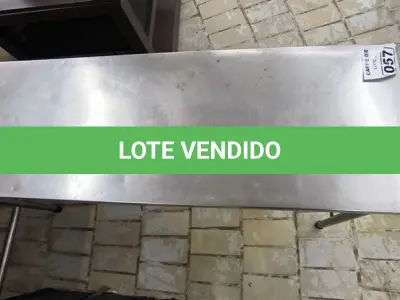 LOTE 057 - MESA DE INOX DE 1,40 X 0,40. (NO ESTADO, NÃO SABEMOS SE FUNCIONA. LEILÃO NÃO TEM GARANTIA E NEM DEVOLUÇÃO).
