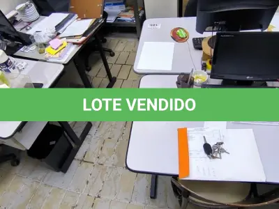 LOTE 105 - 4 MESAS E 4 CADEIRAS DE ESCRITÓRIO (NO ESTADO, NÃO SABEMOS SE FUNCIONA. LEILÃO NÃO TEM GARANTIA E NEM DEVOLUÇÃO).