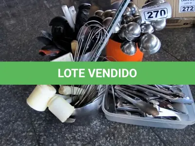 LOTE 270 - UTENSÍLIOS DIVERSOS PEQUENOS CONCHAS PEGADORES, COLHERES, FUÊ. (NO ESTADO, NÃO SABEMOS SE FUNCIONA. LEILÃO NÃO TEM GARANTIA E NEM DEVOLUÇÃO).