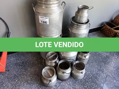 LOTE 186 - LEITEIRAS EM ALUMÍNIO DECORATIVOS. (NO ESTADO, NÃO SABEMOS SE FUNCIONA. LEILÃO NÃO TEM GARANTIA E NEM DEVOLUÇÃO).