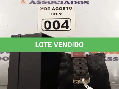 LOTE 004 - 01 RELÓGIO DE PULSO COM PULSEIRA PRETA. (NOVO) (NO ESTADO) ATENÇÃO! FAZER A VISITAÇÃO ANTES DE ARREMATAR, NÃO SABEMOS SE FUNCIONA. LEILÃO NÃO TEM GARANTIA E NEM DEVOLUÇÃO, SUJEITO A POSSÍVEIS AVARIAS VISÍVEIS/OCULTAS E/OU AUSÊNCIA DE COMPONENTES.