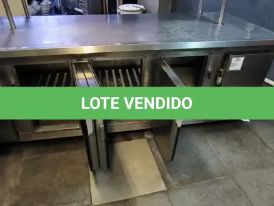 LOTE 123 - BALCÃO REFRIGERADO CINCO PORTAS C/PRATELEIRAS. (NO ESTADO, NÃO SABEMOS SE FUNCIONA. LEILÃO NÃO TEM GARANTIA E NEM DEVOLUÇÃO).