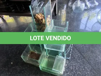 LOTE 293 - VIDROS QUADRADOS. (NO ESTADO, NÃO SABEMOS SE FUNCIONA. LEILÃO NÃO TEM GARANTIA E NEM DEVOLUÇÃO).