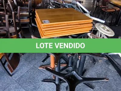 LOTE 196 - 07 MESAS DE MADEIRA 70 X70 PÉ DE FERRO E TAMPO EM MADEIRA. (NO ESTADO, NÃO SABEMOS SE FUNCIONA. LEILÃO NÃO TEM GARANTIA E NEM DEVOLUÇÃO).