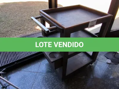 LOTE 184 - CARRINHO DE MADEIRA PARA BEBIDAS. (NO ESTADO, NÃO SABEMOS SE FUNCIONA. LEILÃO NÃO TEM GARANTIA E NEM DEVOLUÇÃO).