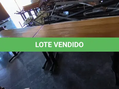 LOTE 193 - 02 MESAS 1,40 X 70 PÉ DE FERRO E TAMPO EM MADEIRA. (NO ESTADO, NÃO SABEMOS SE FUNCIONA. LEILÃO NÃO TEM GARANTIA E NEM DEVOLUÇÃO).