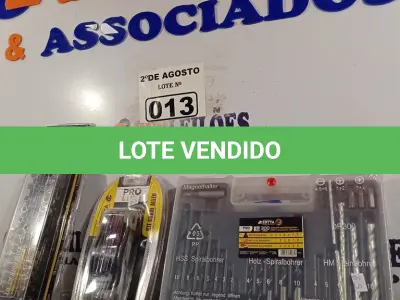 LOTE 013 - 01 KIT INTERCAMBIÁVEL MULTIFUNCIONAL, 01 KIT CHAVE TIPO CANIVETE E 01 KIT COM 300 BROCAS PARA MADEIRA/METAL E ALVENARIA. (NOVO) (NO ESTADO) ATENÇÃO! FAZER A VISITAÇÃO ANTES DE ARREMATAR, NÃO SABEMOS SE FUNCIONA. LEILÃO NÃO TEM GARANTIA E NEM DEVOLUÇÃO, SUJEITO A POSSÍVEIS AVARIAS VISÍVEIS/OCULTAS E/OU AUSÊNCIA DE COMPONENTES.