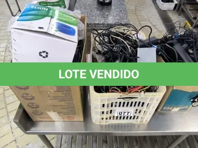 LOTE 077 - CAIXAS DE CABOS DIVERSAS FONTES (NO ESTADO, NÃO SABEMOS SE FUNCIONA. LEILÃO NÃO TEM GARANTIA E NEM DEVOLUÇÃO).