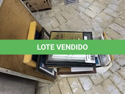 LOTE 085 - QUADROS DIVERSOS. (NO ESTADO, NÃO SABEMOS SE FUNCIONA. LEILÃO NÃO TEM GARANTIA E NEM DEVOLUÇÃO).