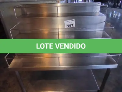 LOTE 157 - MESA PARA BEBIDAS E COPOS EM INOX. (NO ESTADO, NÃO SABEMOS SE FUNCIONA. LEILÃO NÃO TEM GARANTIA E NEM DEVOLUÇÃO).