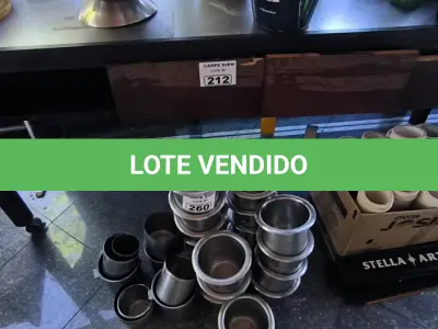 LOTE 212 - BALCÃO EM MADEIRA, INOX E RODAS. (NO ESTADO, NÃO SABEMOS SE FUNCIONA. LEILÃO NÃO TEM GARANTIA E NEM DEVOLUÇÃO).
